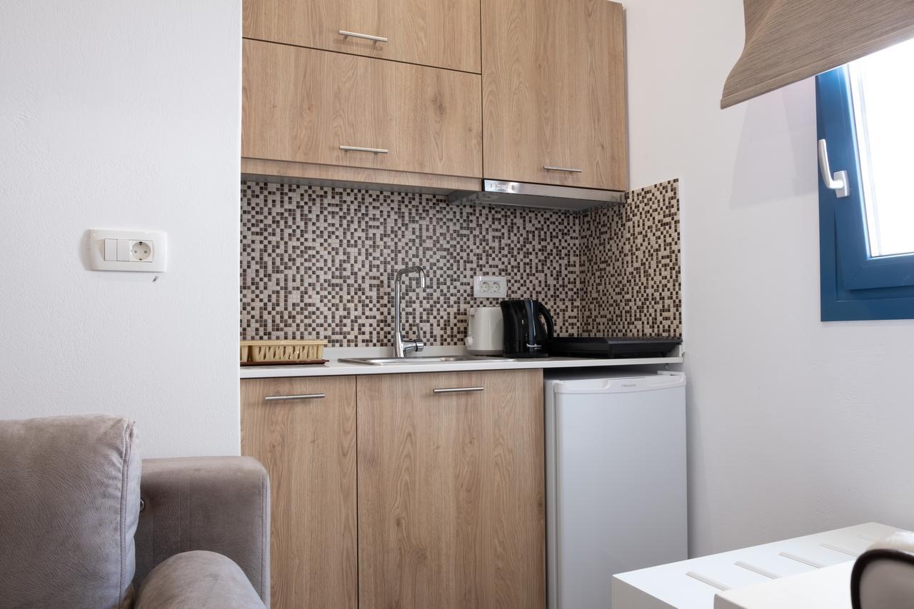Tristhenia Aparthotel Периса Екстериор снимка