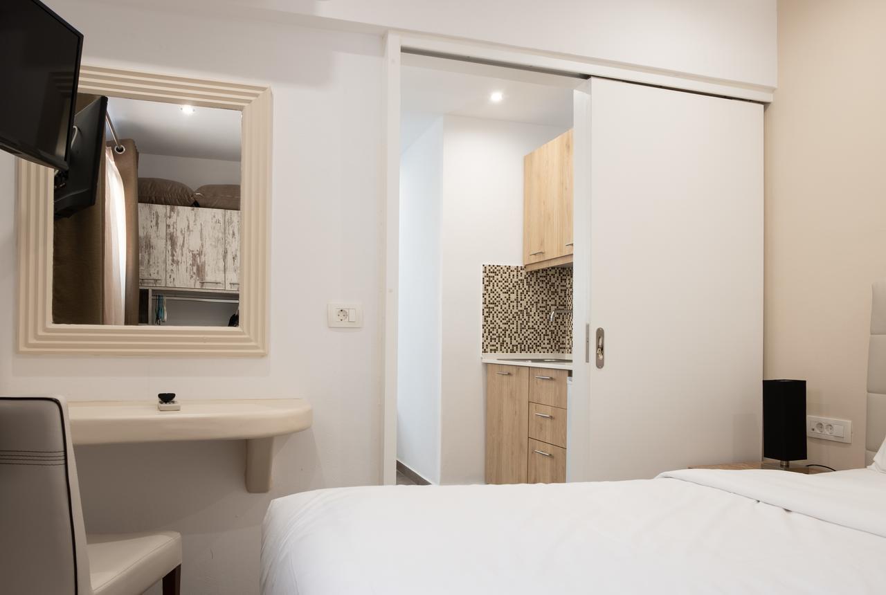 Tristhenia Aparthotel Периса Екстериор снимка