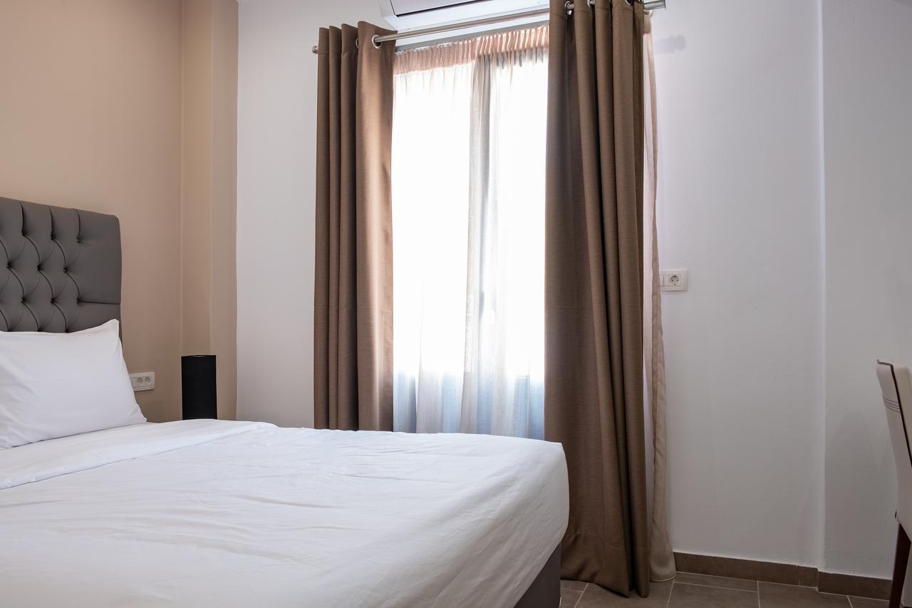 Tristhenia Aparthotel Периса Екстериор снимка