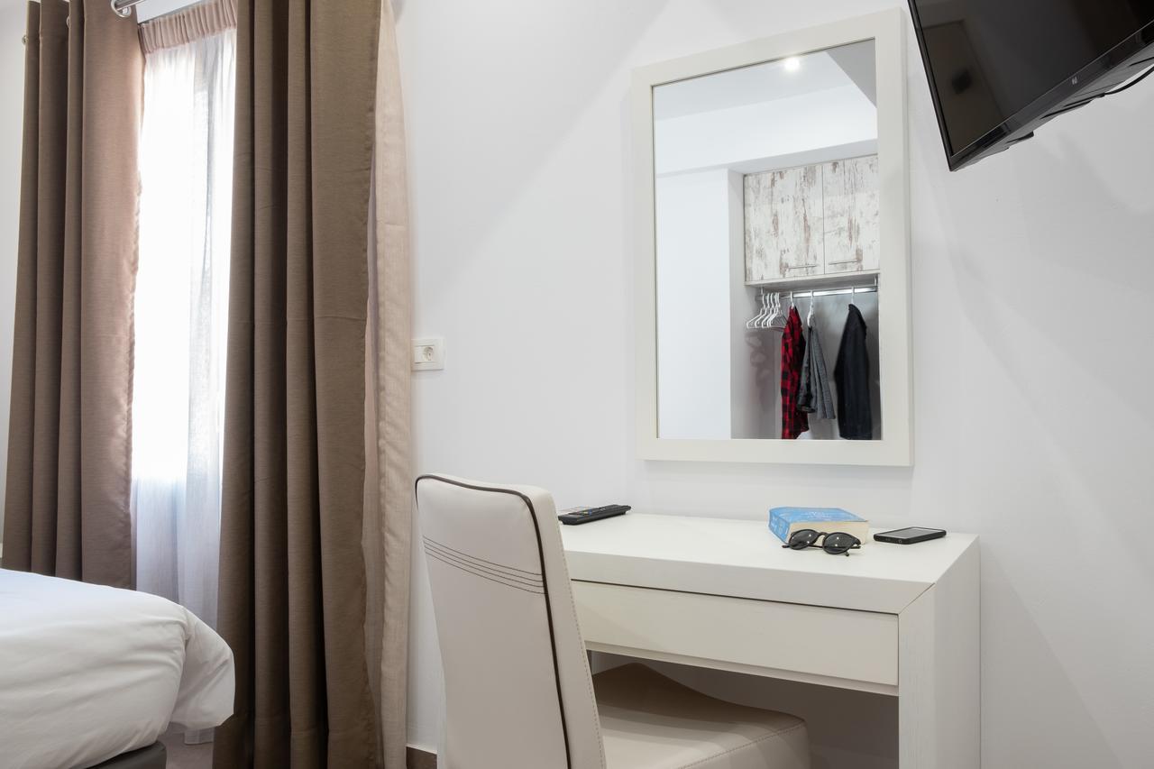 Tristhenia Aparthotel Периса Екстериор снимка